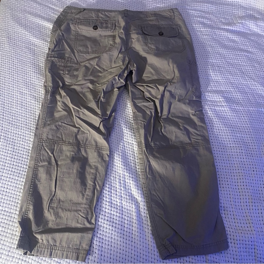Eddie Bauer Rip Stop women’s Size 14 Large Tan Cargo Cropped Flood Hiking Pants - Picture 4 of 5